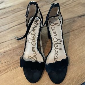 Sam Edelman Odila scalloped strappy it sandals, blacks suede size 9.5.